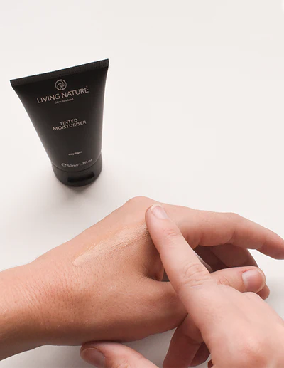 Living Nature 潤飾保濕霜 50ml - 日光色